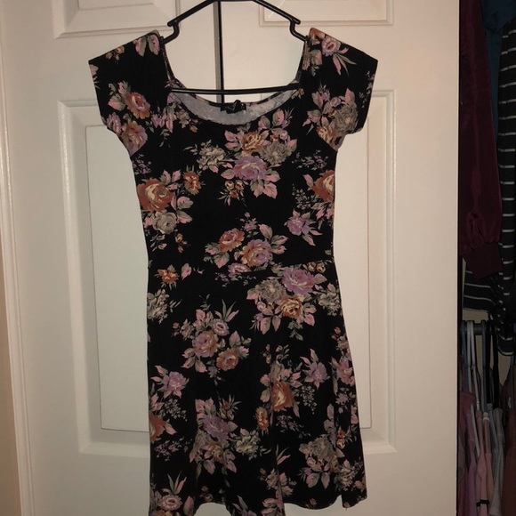 Forever 21 Dresses & Skirts - Forever 21 Floral Spring Dress